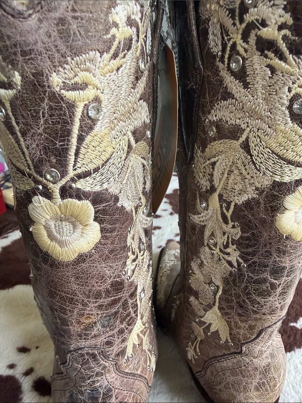 NWT Corral taupe Western Boots with ivory/Cream Floral Embroidery w/studs&bling - Picture 5 of 6